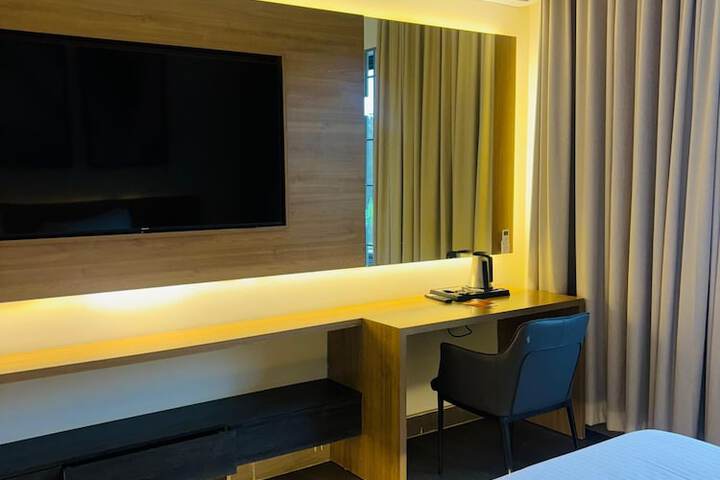 CMG Hotels Ltd