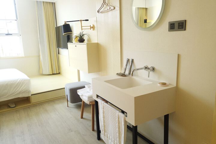 Room 2 of 7