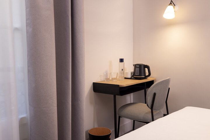 Room 6 of 34