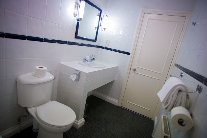 Room 8 of 32