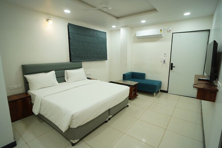 Room 8 of 14