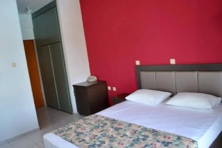 Room 4 of 23