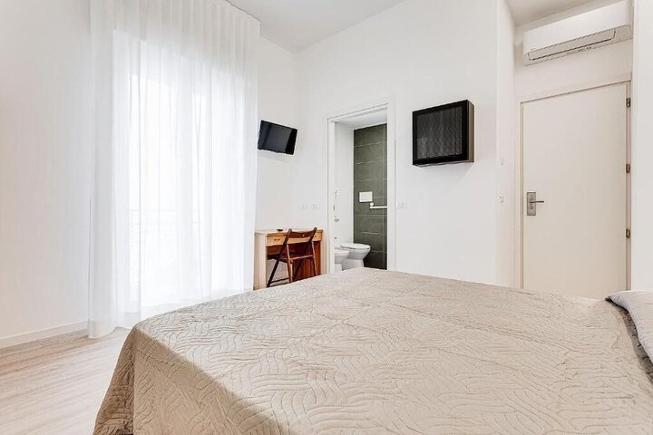 Room 9 of 31