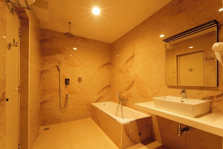 Room 9 of 22