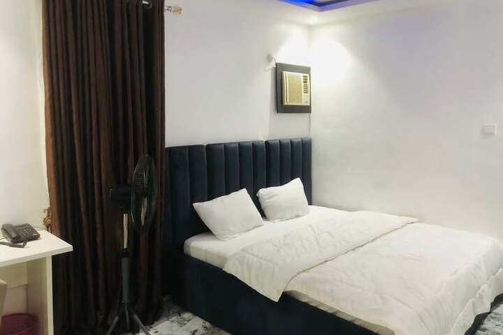 Room 5 of 24