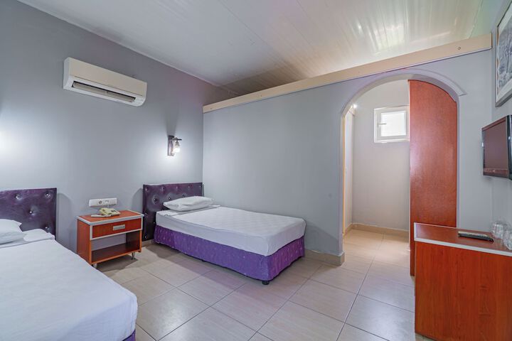 Room 13 of 84