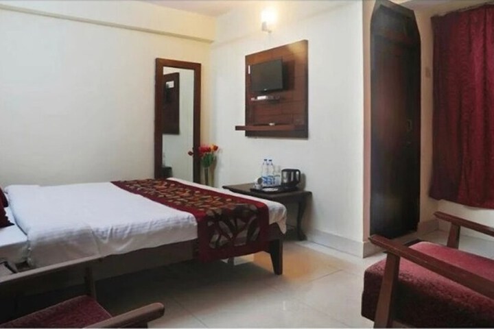Room 12 of 37