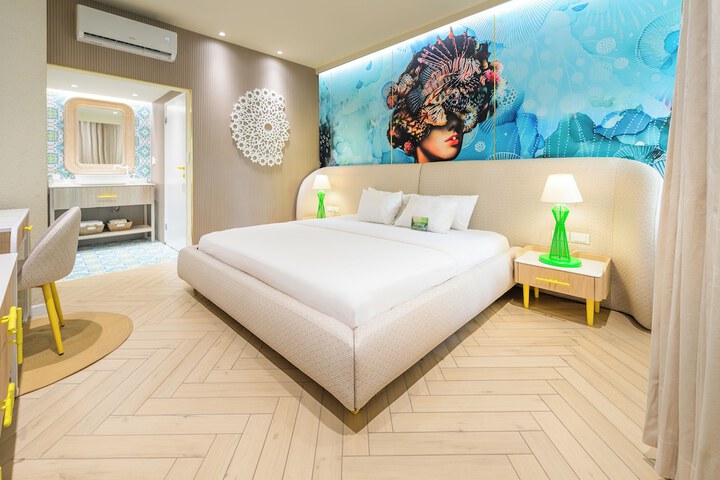 Room 17 of 47