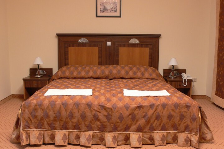 Room 5 of 32