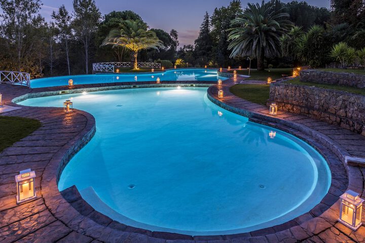 Hotel with Pool