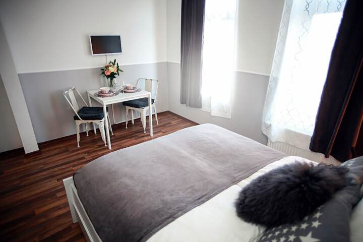 Room 40 of 77
