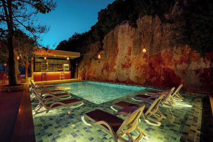 Pool 72 of 87