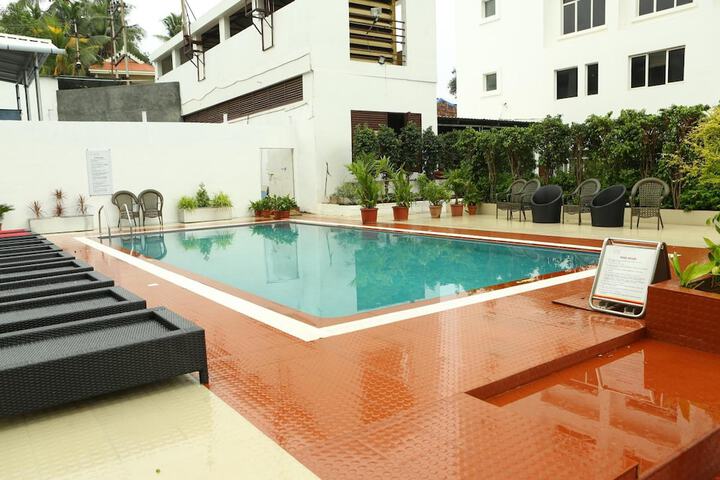 Pools & Facilities