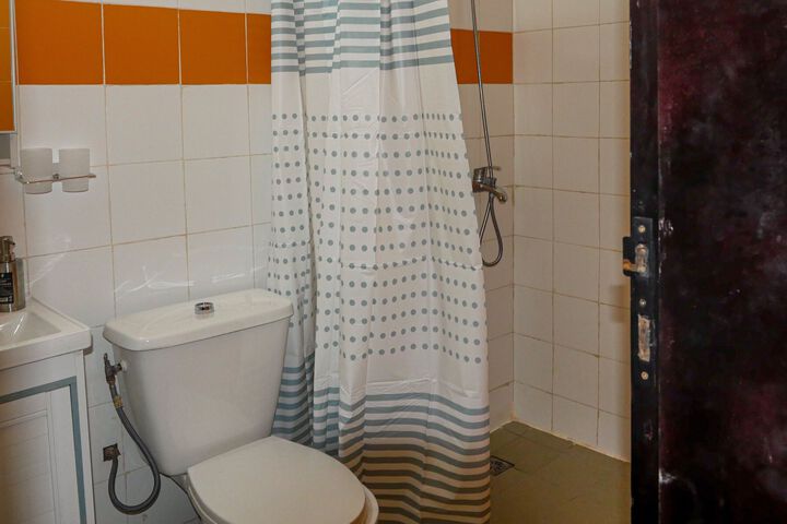 Room 2 of 10