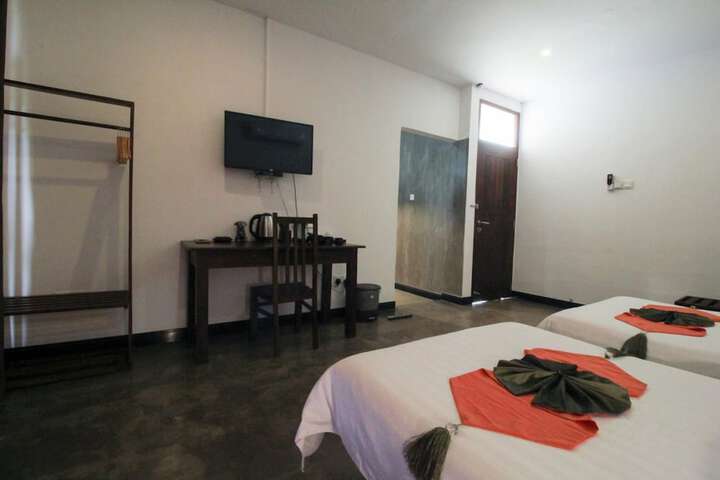 Room 8 of 18