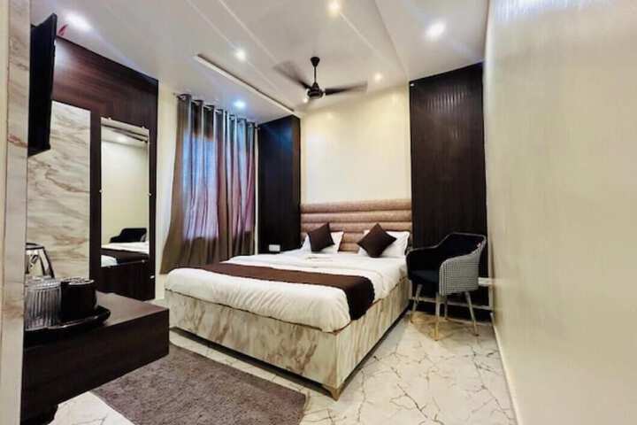Room 13 of 14