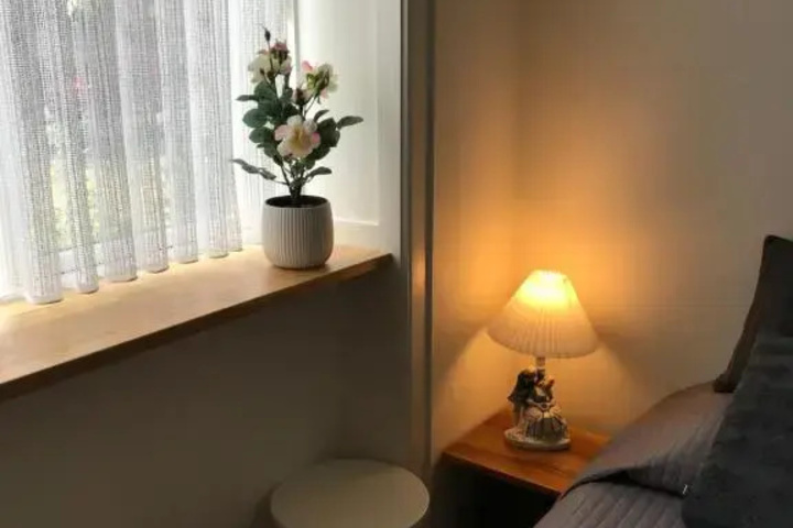 Room 2 of 9