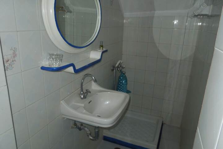 Room 15 of 31
