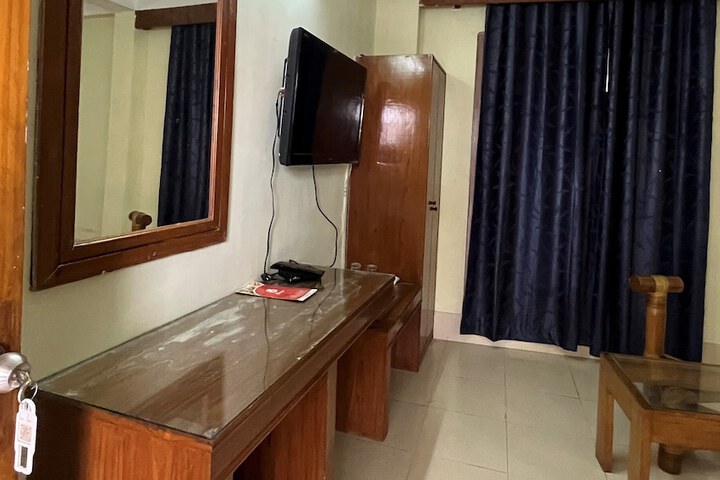 Room 13 of 19