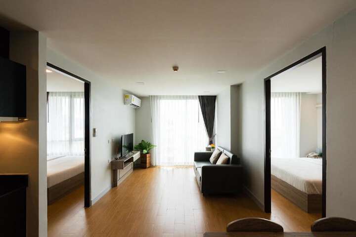 Room 4 of 32