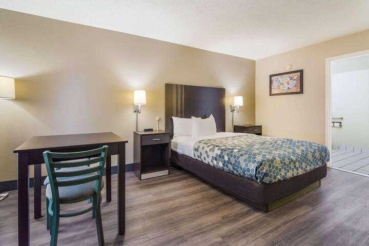 1 Queen Bed (9 of 15)