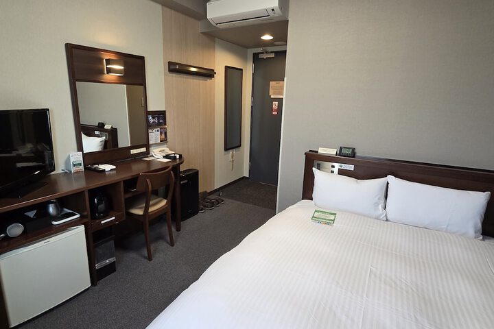 Room 9 of 25