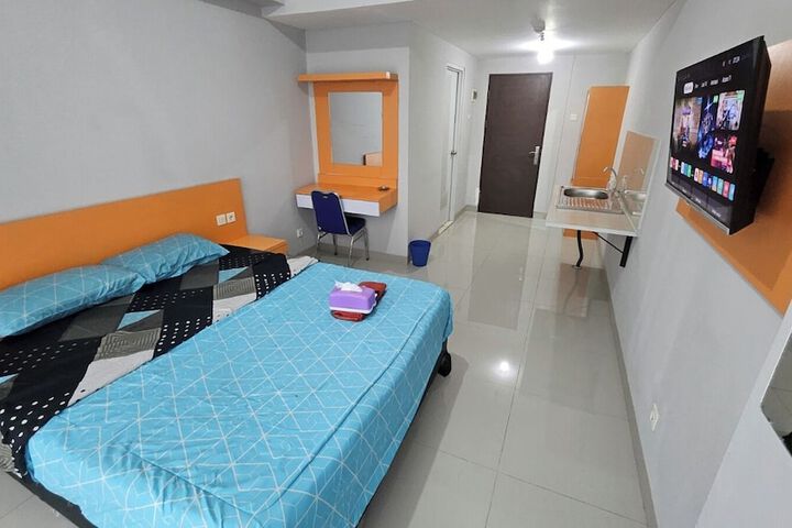 Room 5 of 18