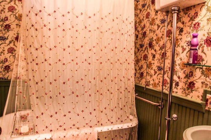 Room 22 of 40