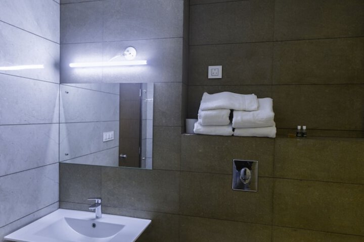 Room 15 of 38