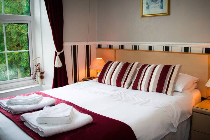 Room 4 of 27