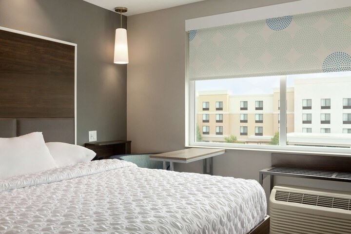 1 King Bed (6 of 11)
