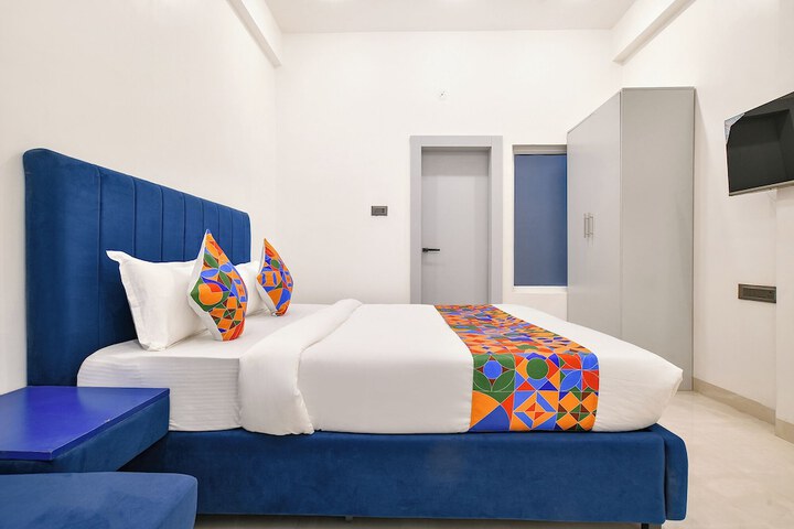 Room 18 of 28