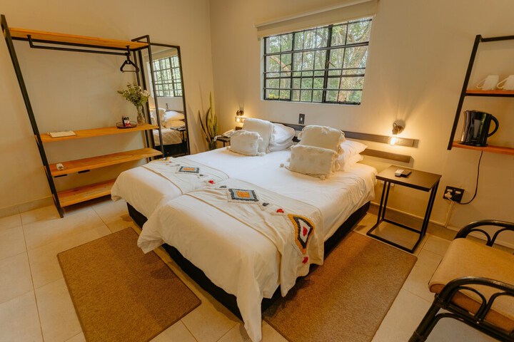 Room 33 of 77