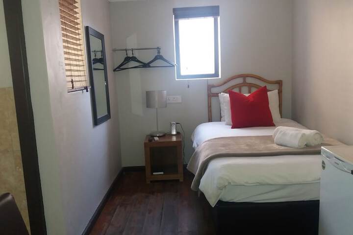 Room 11 of 34