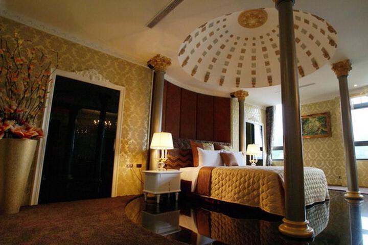 Room 4 of 7