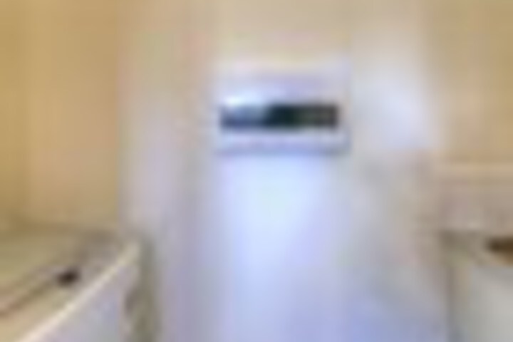 Room 143 of 195