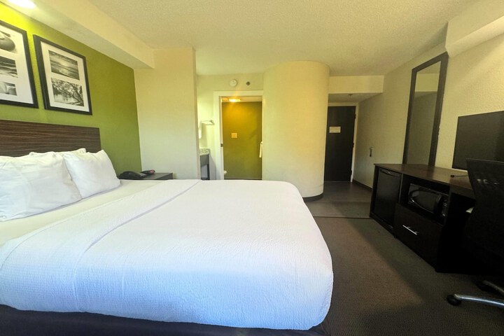 Room 40 of 95