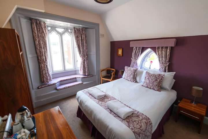 Room 11 of 28