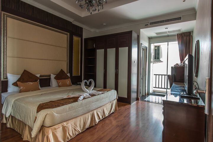 Room 8 of 30