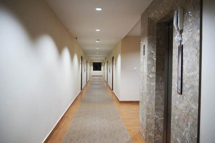 Ballroom/Hall 17 of 20