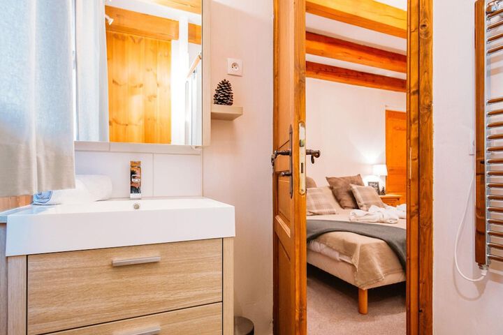 Room 2 of 18
