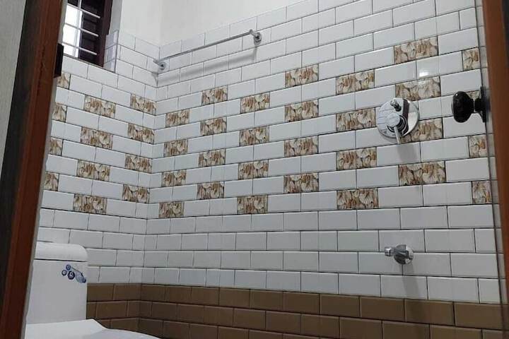 Room 8 of 10