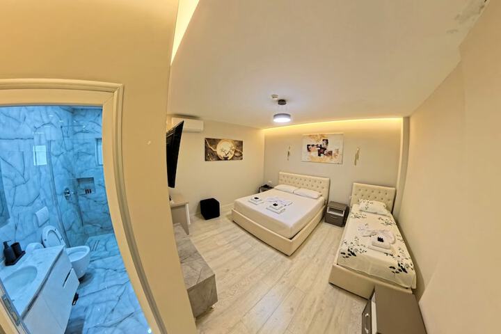 Room 27 of 77
