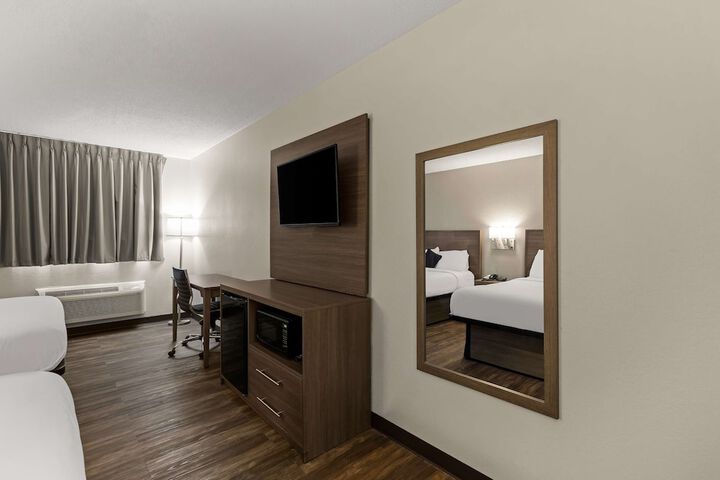 2 Queen Beds (13 of 13)