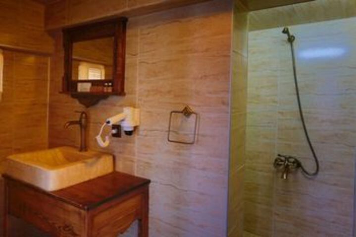 Room 3 of 32