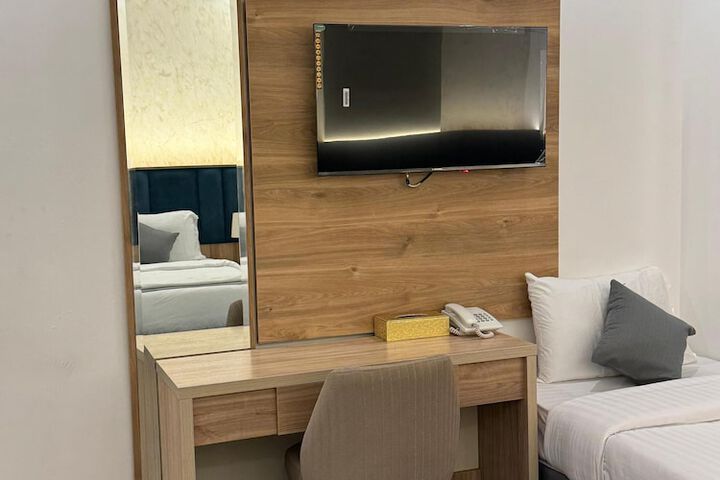 Room 14 of 22