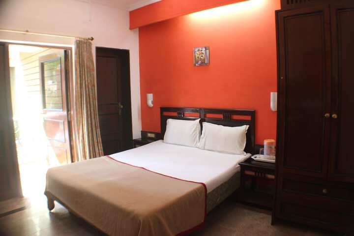 Room 9 of 22