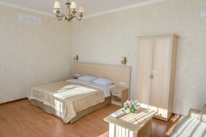 Room 5 of 28