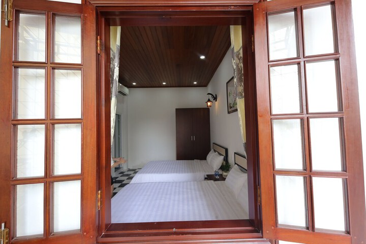 Room 7 of 16