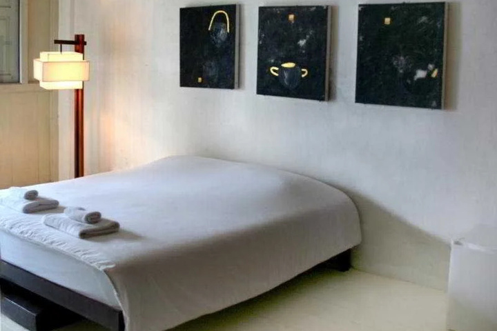 Room 3 of 16
